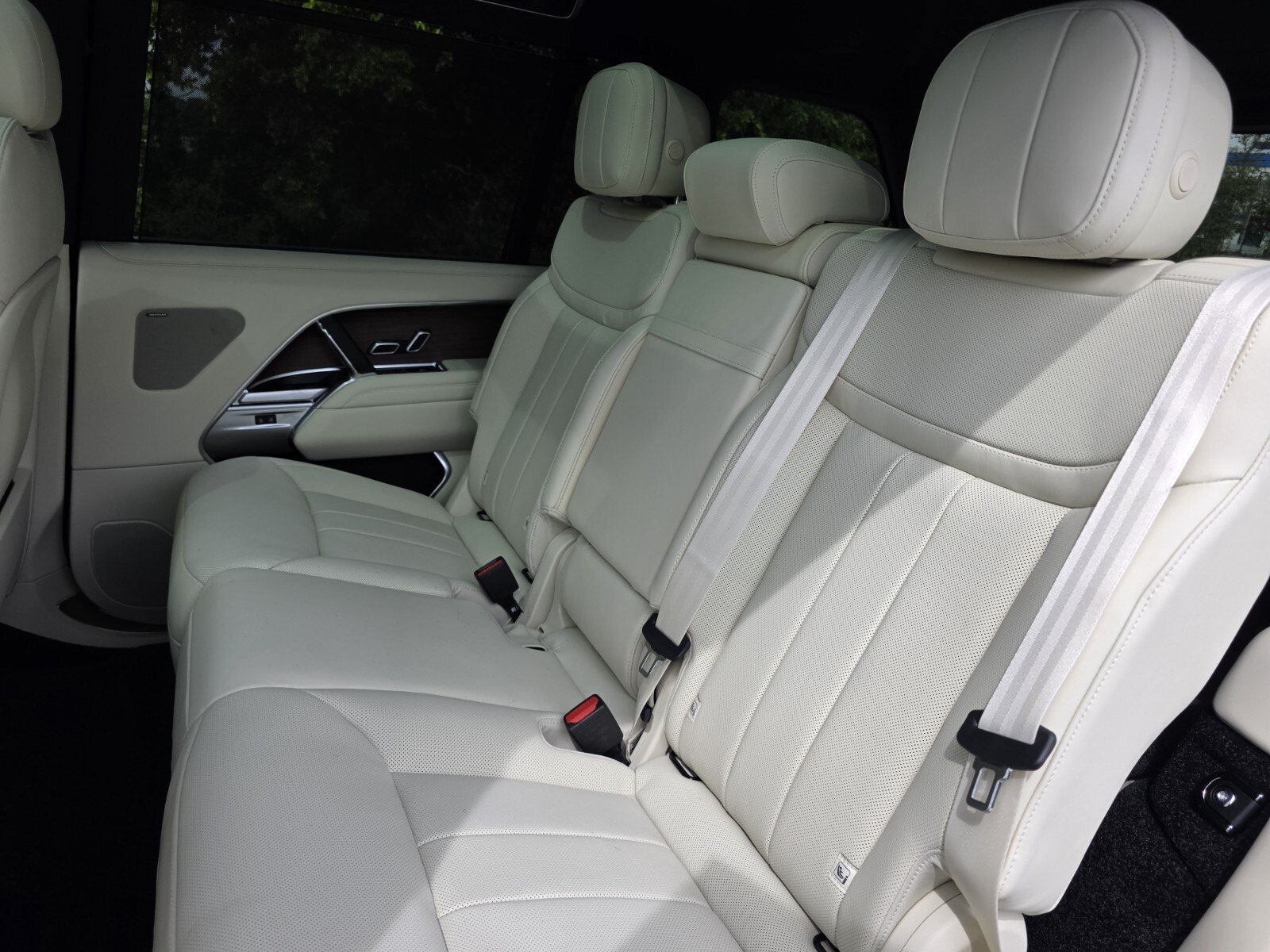 New 2026 Land Rover Range Rover Long Wheelbase SE AWD/4WD image 14