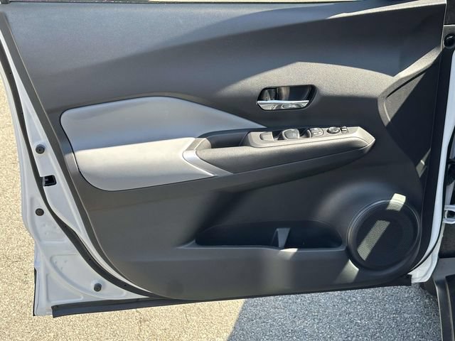 Used 2023 Nissan Kicks SR w/ SR Premium Package FWD image 13