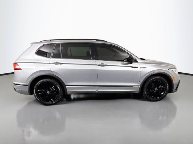 Used 2022 Volkswagen Tiguan SE R-Line FWD image 11