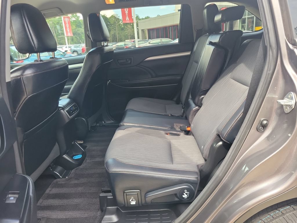 Used 2016 Toyota Highlander Plus FWD image 29