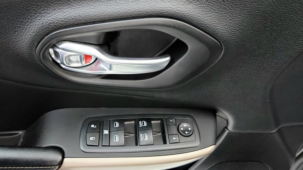 Used 2017 Jeep Cherokee Limited AWD/4WD image 20