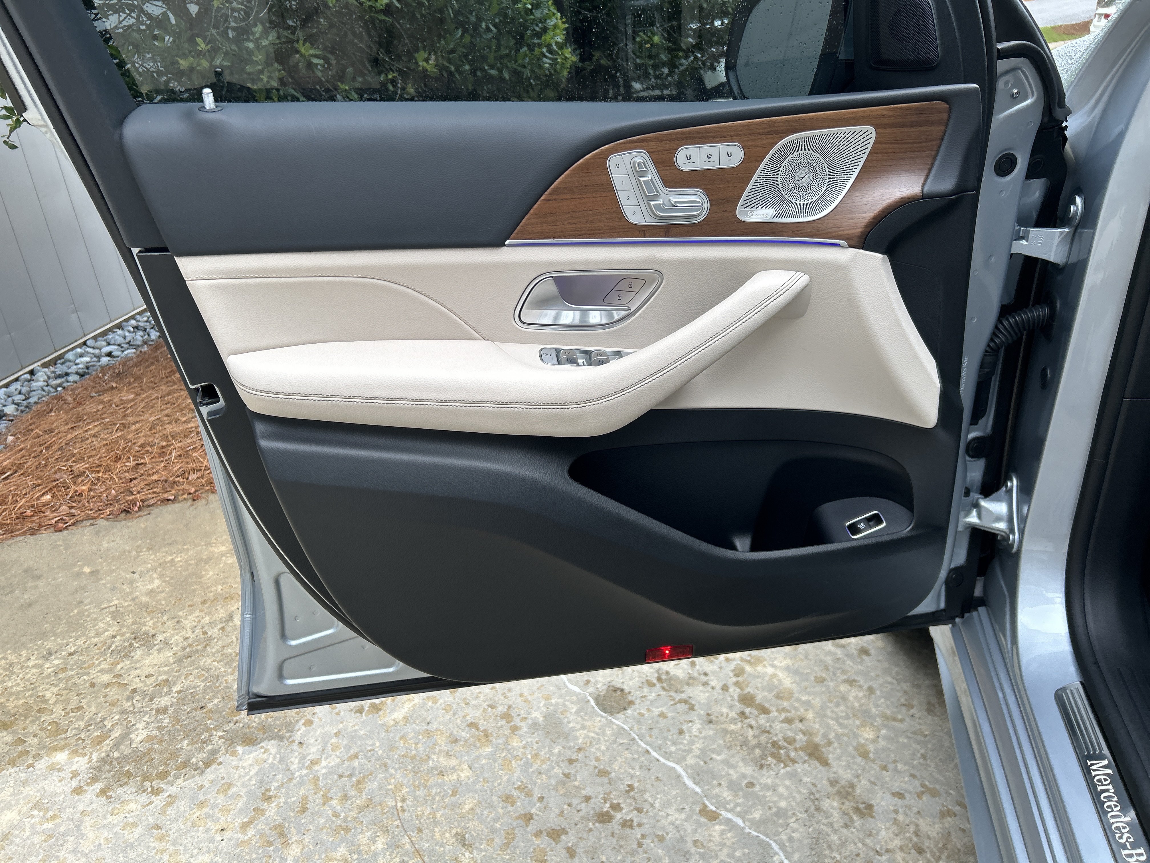 Certified 2025 Mercedes-Benz GLE 350 4MATIC w/ AMG Line Exterior image 16