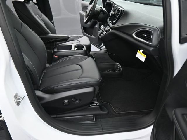 New 2026 Chrysler Pacifica Select image 22