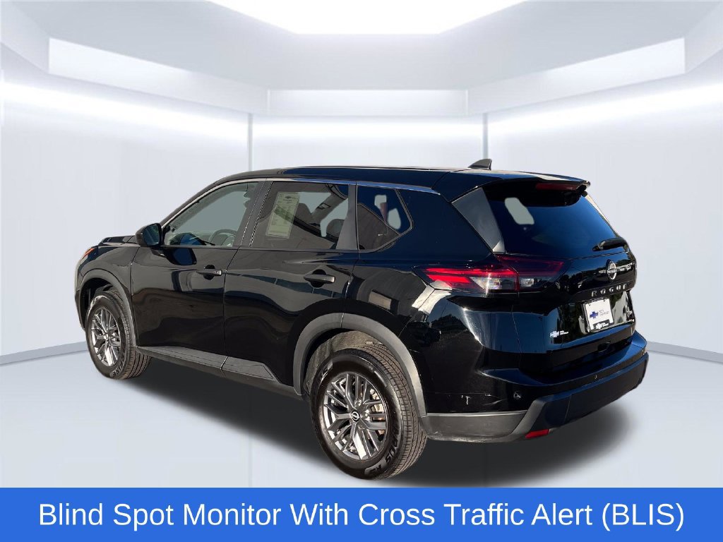 Used 2024 Nissan Rogue S AWD/4WD image 3