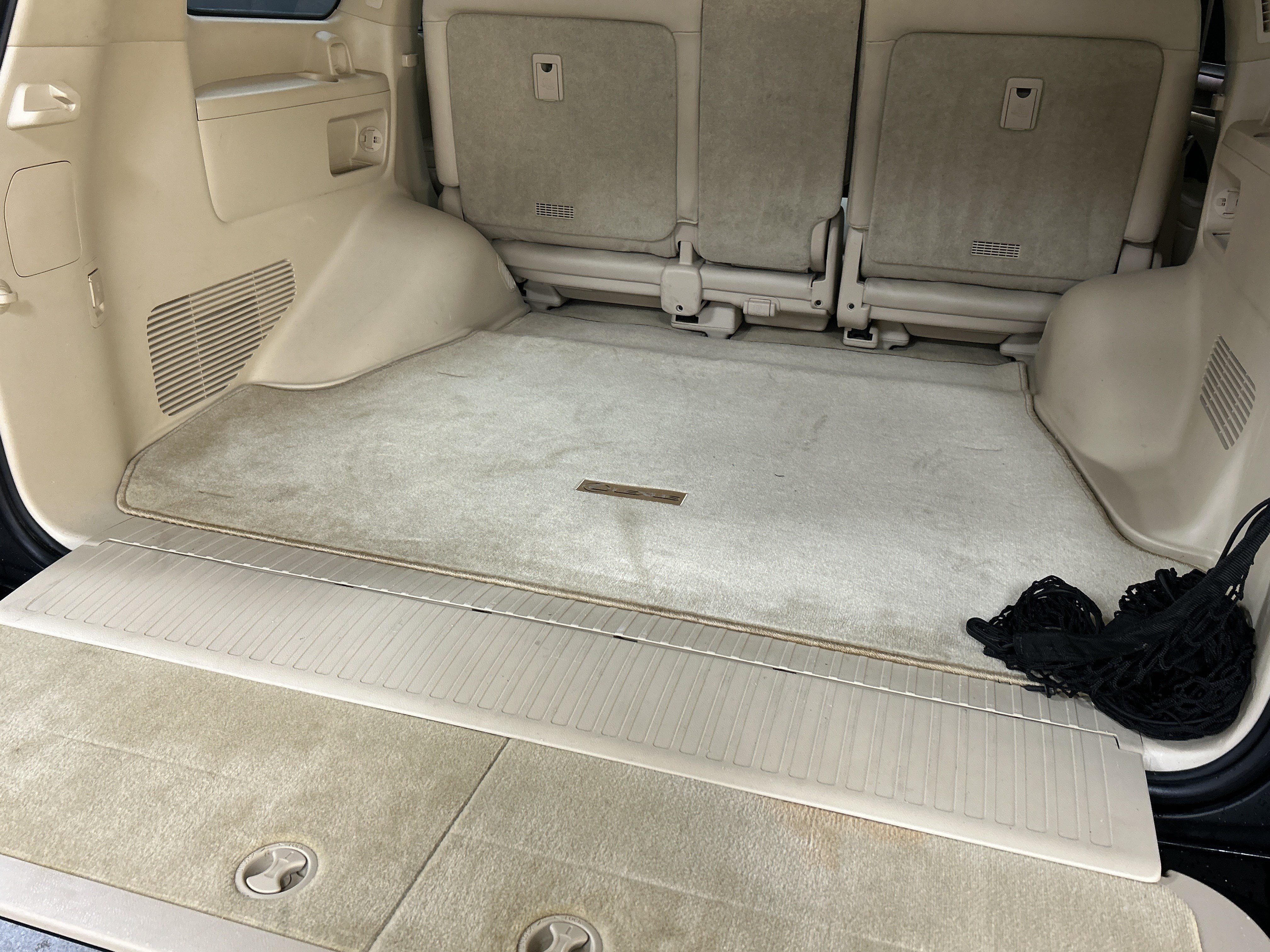 Used 2020 Lexus LX 570 4WD w/ Luxury Package image 34