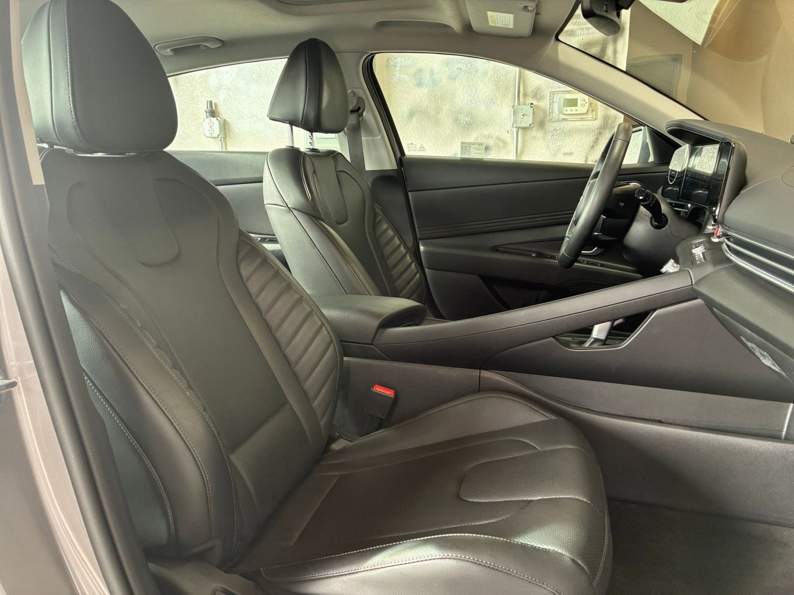 Used 2025 Hyundai Elantra Limited FWD image 38