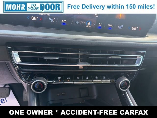 Used 2025 Chevrolet Traverse LT image 21