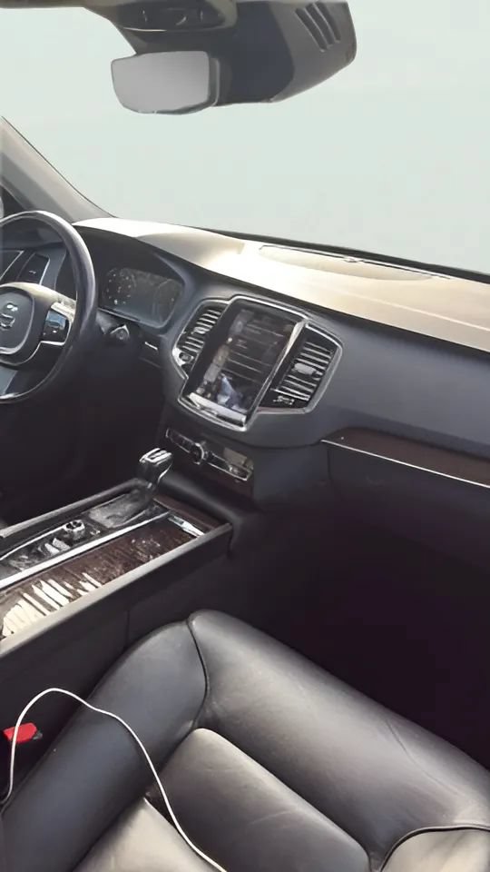 Used 2016 Volvo XC90 T6 Momentum w/ Momentum Plus Package AWD/4WD image 13