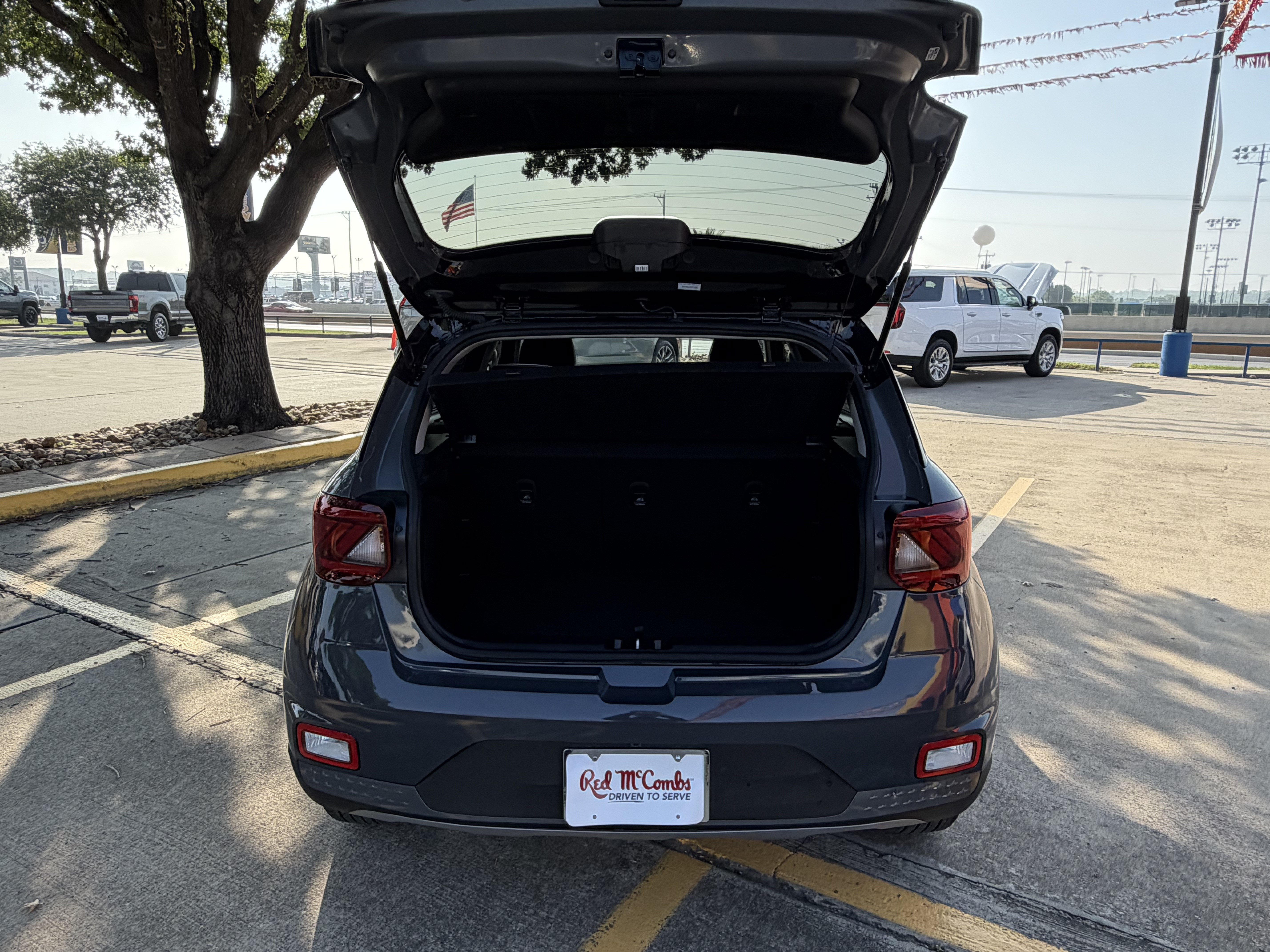 Used 2025 Hyundai Venue Limited FWD image 7