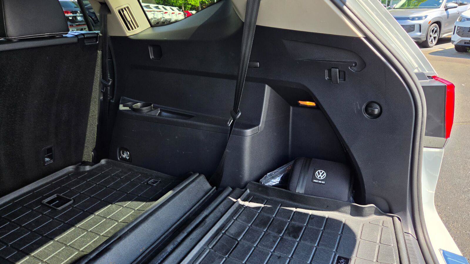 Certified 2023 Volkswagen Atlas SE w/ Black Wheel Package FWD image 65