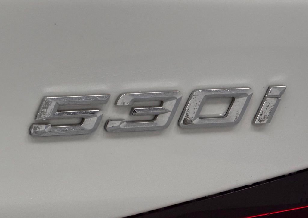 Used 2021 BMW 530i xDrive w/ Premium Package image 8
