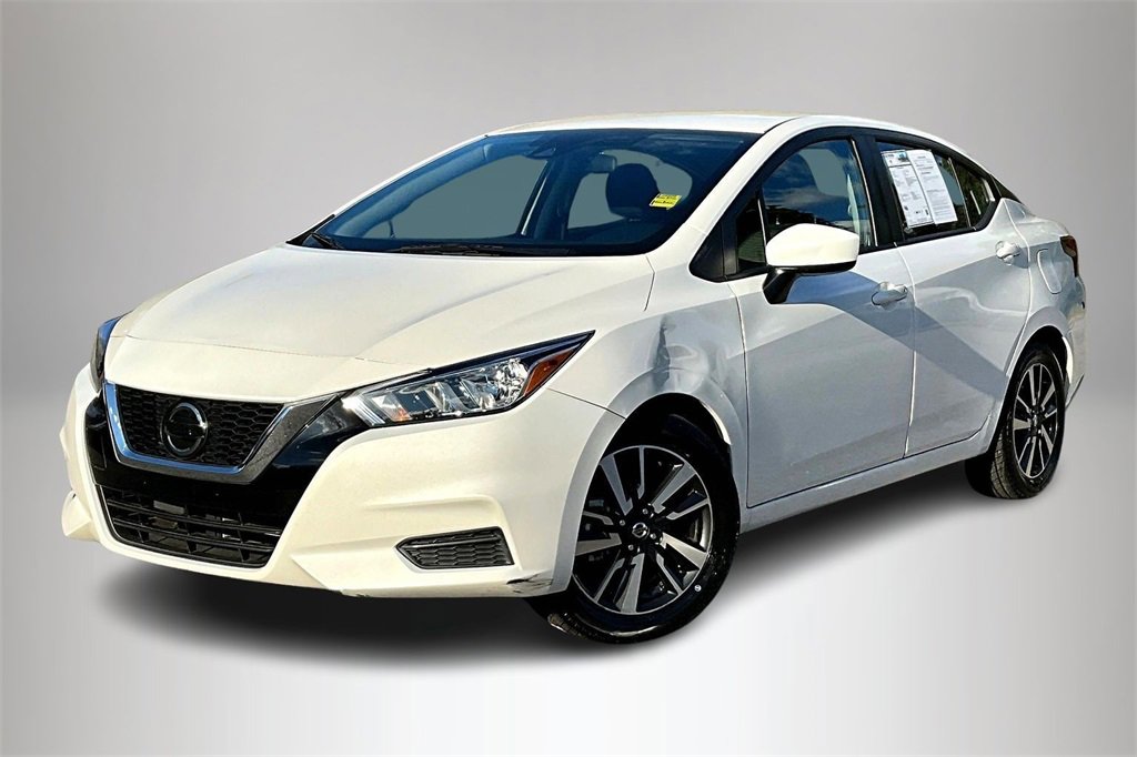 Used 2022 Nissan Versa SV image 3
