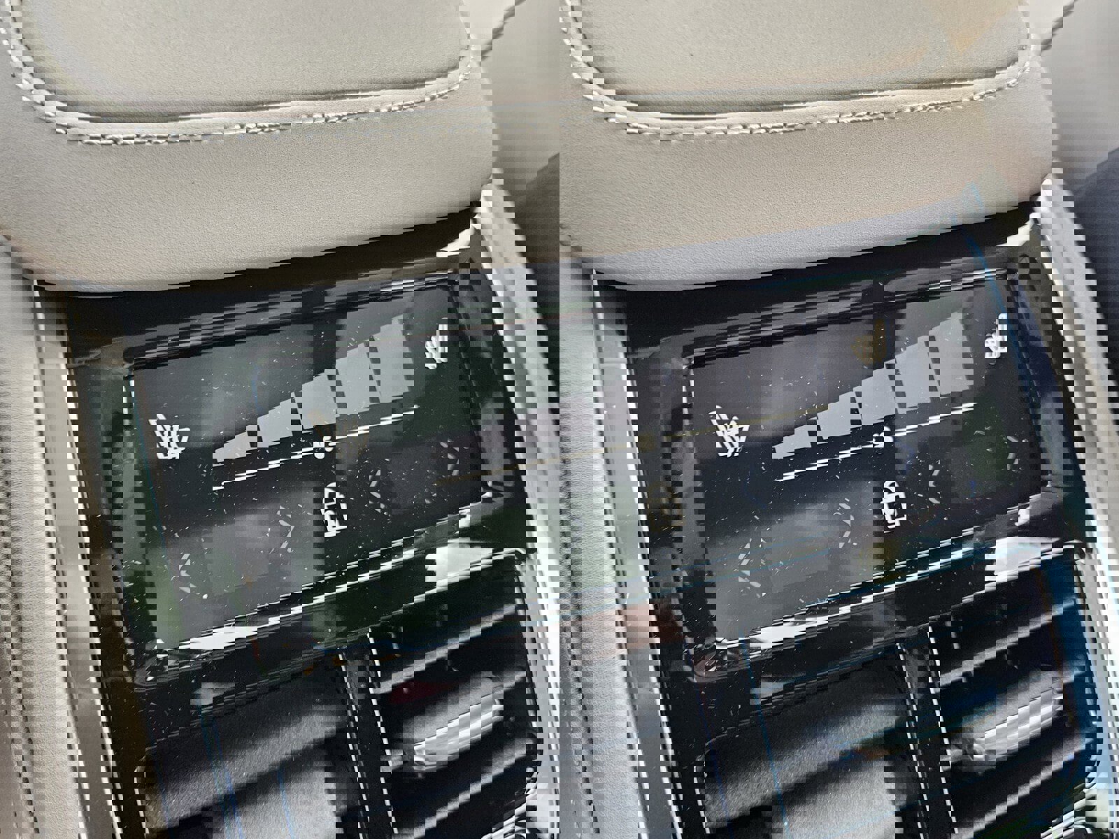 New 2026 Volvo XC90 T8 Plus image 8