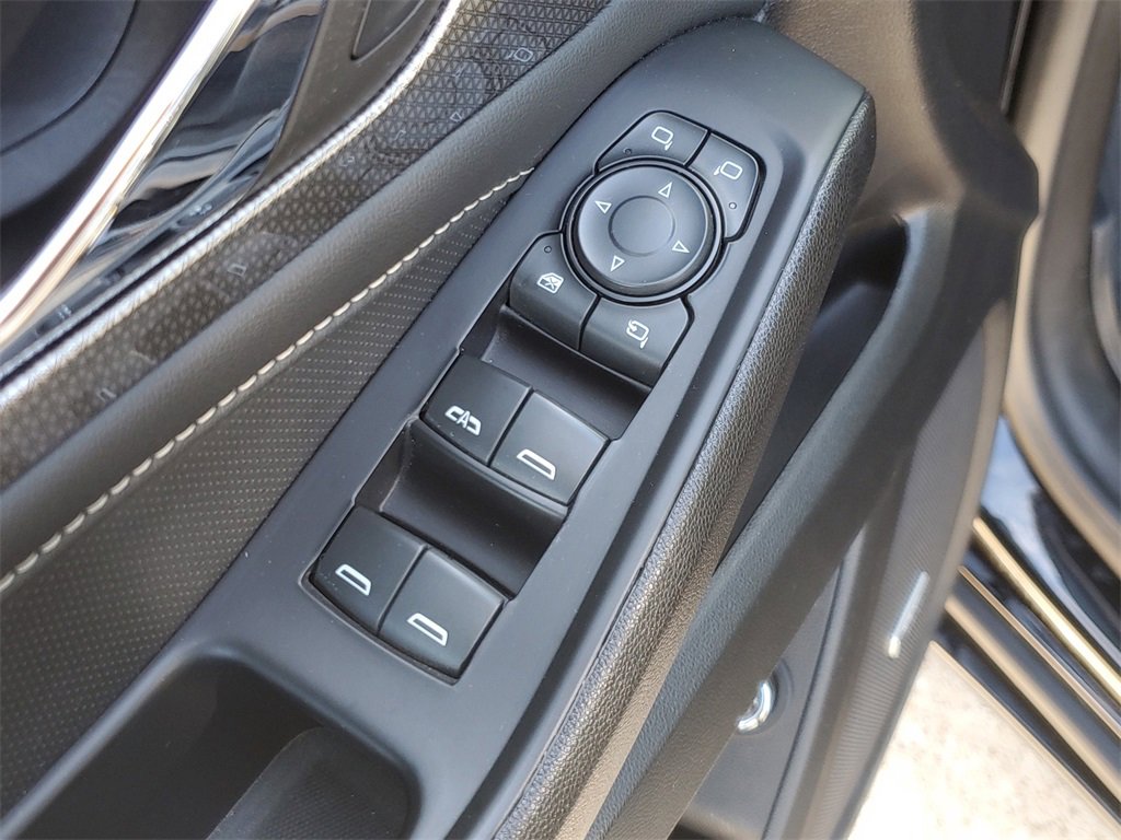 Used 2023 Chevrolet Traverse Premier w/ Redline Edition image 20