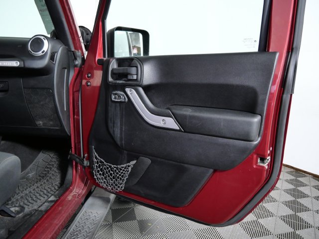 Used 2011 Jeep Wrangler Unlimited Sahara AWD/4WD image 9