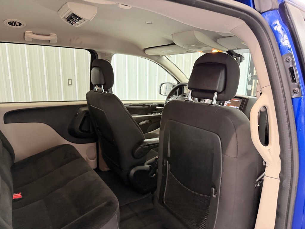 Used 2018 Dodge Grand Caravan SE w/ UConnect Hands-Free Group image 15