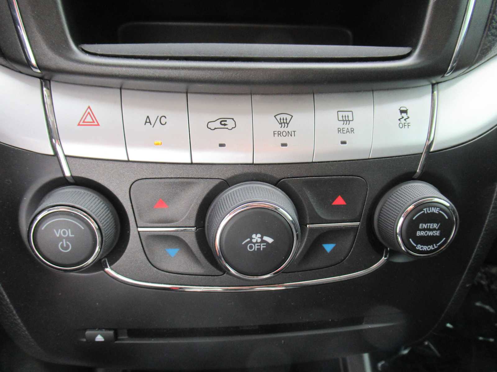 Used 2020 Dodge Journey SE w/ SE Popular Equipment Group image 27