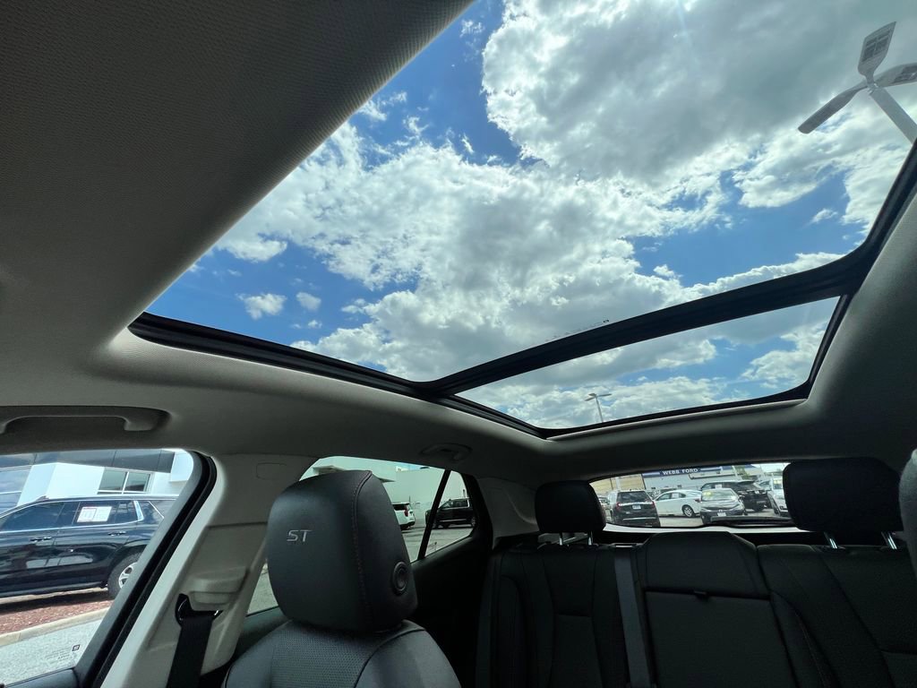 Used 2023 Buick Envision Essence w/ Sport Touring Package FWD image 29