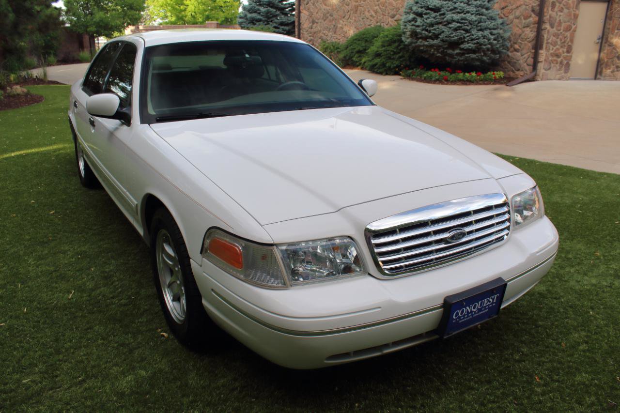 Used 1999 Ford Crown Victoria LX RWD image 3