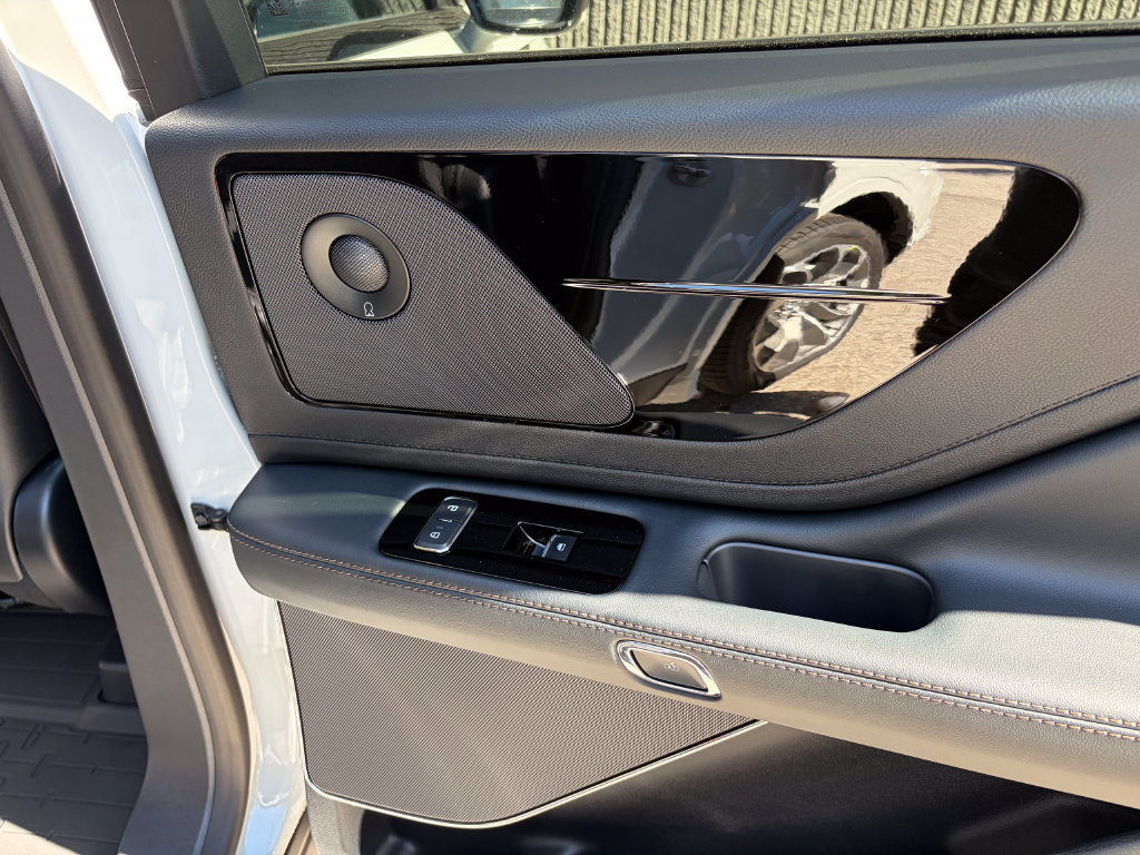 New 2027 Lincoln Aviator AWD image 27