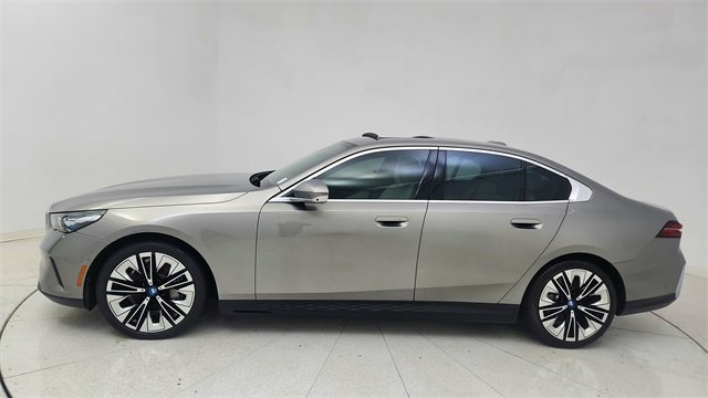 Used 2025 BMW i5 xDrive40 image 3