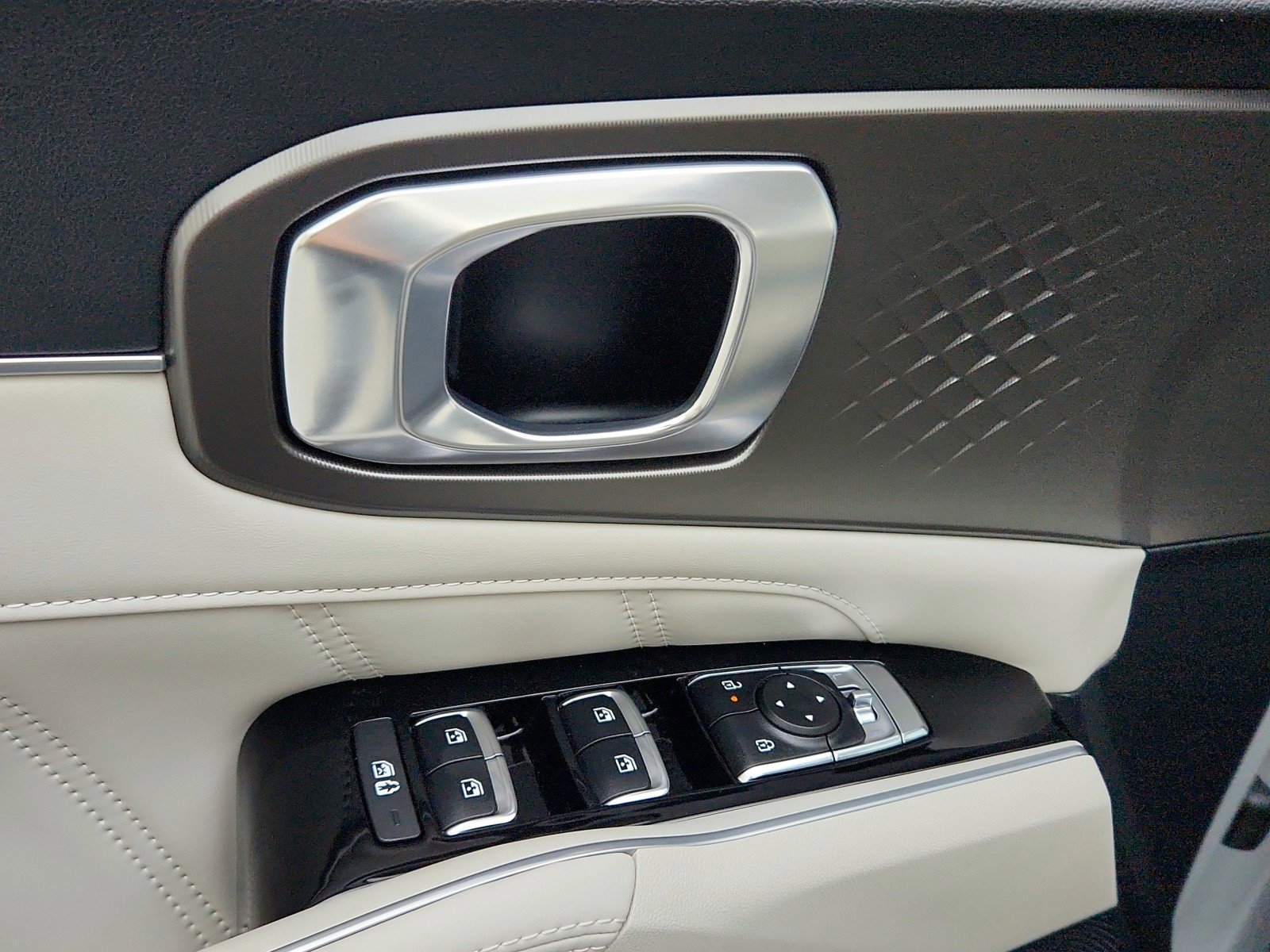 Used 2025 Kia Sorento SX image 17