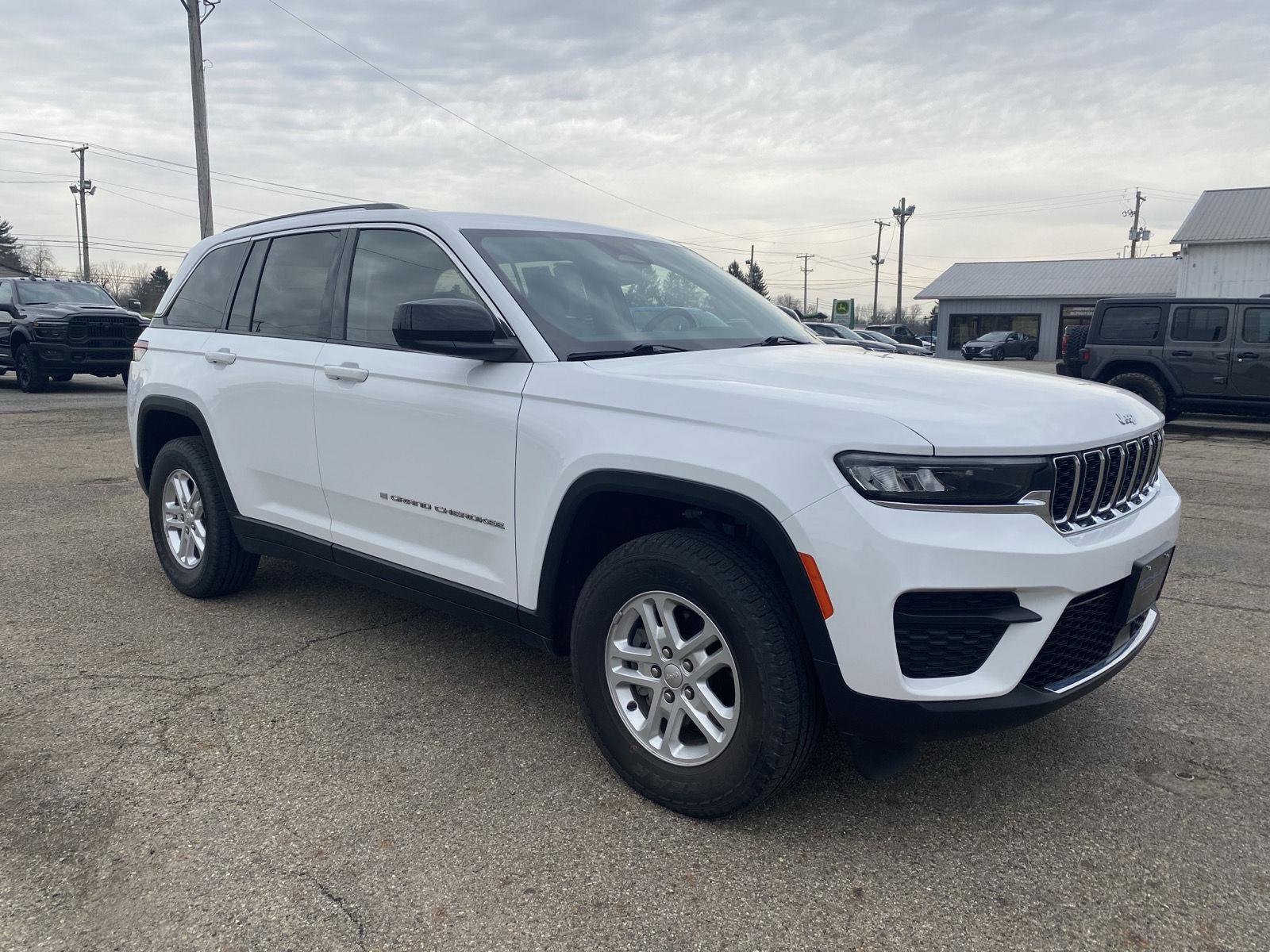 Used 2022 Jeep Grand Cherokee Laredo w/ Luxury Tech Group I image 7