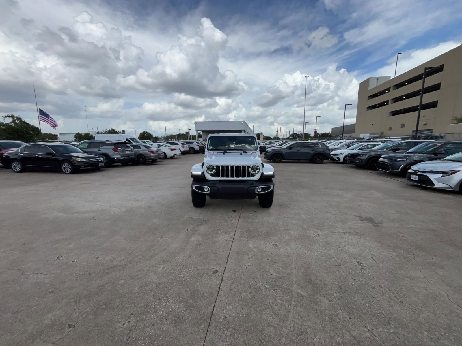 Used 2025 Jeep Wrangler Sahara image 14