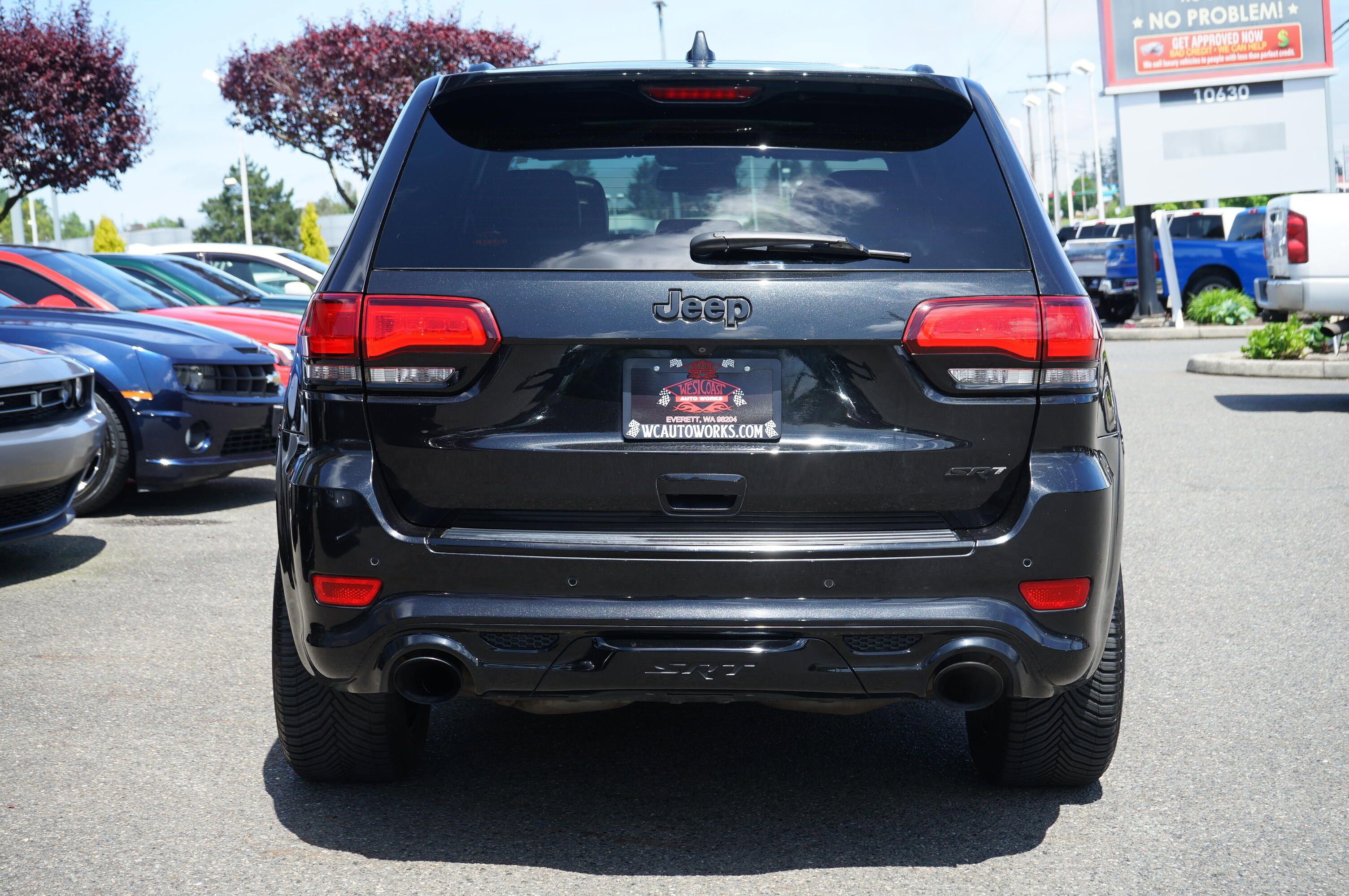 Used 2015 Jeep Grand Cherokee SRT w/ Luxury Group II AWD/4WD image 4