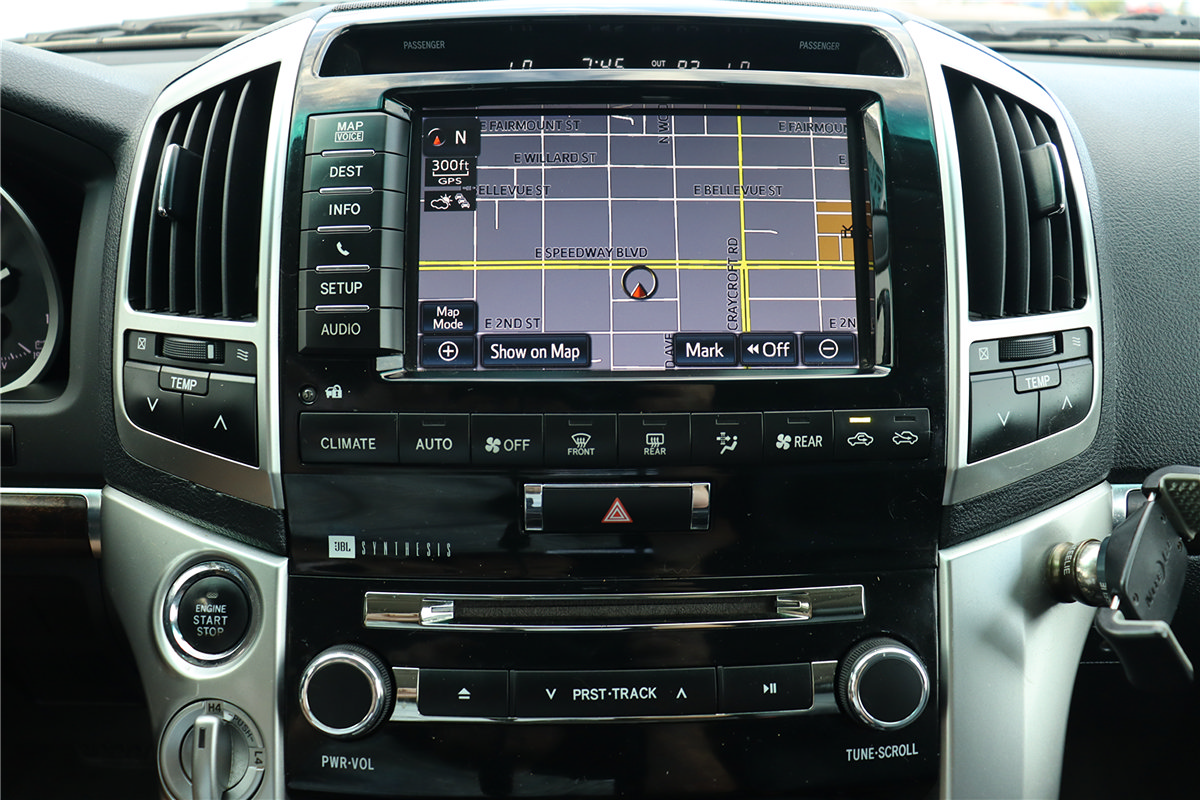 Used 2015 Toyota Land Cruiser AWD/4WD image 33