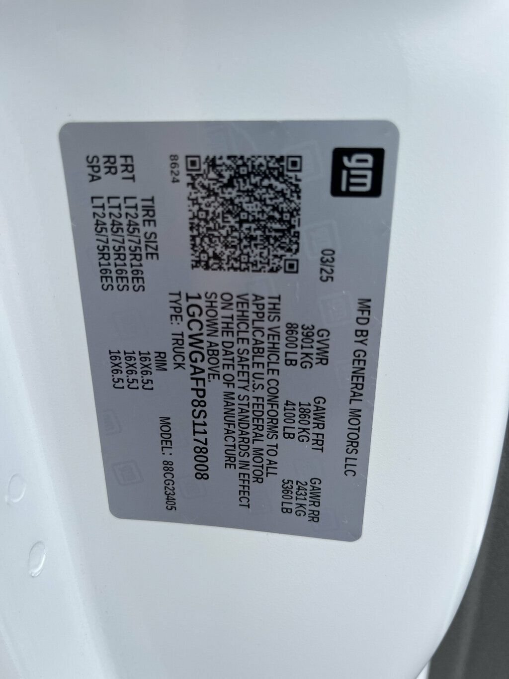 Used 2025 Chevrolet Express 2500 w/ Driver Convenience Package RWD image 27