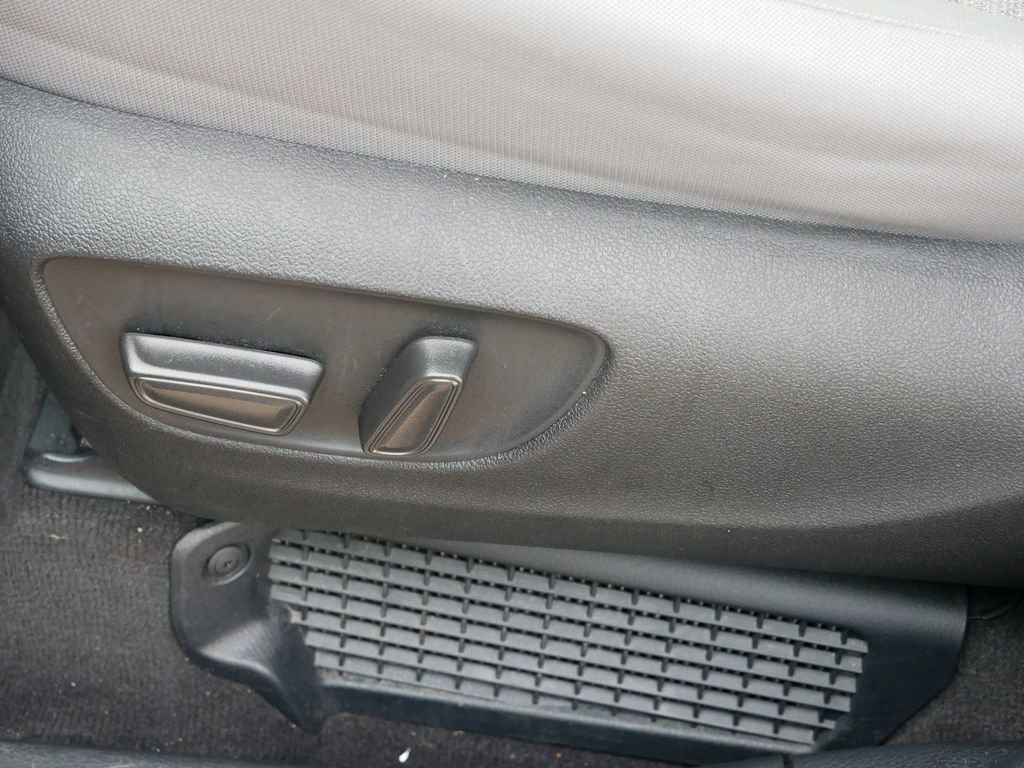 Used 2025 Toyota Sienna LE image 17