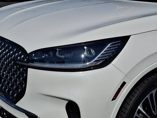 Certified 2025 Lincoln Aviator Black Label AWD/4WD image 9