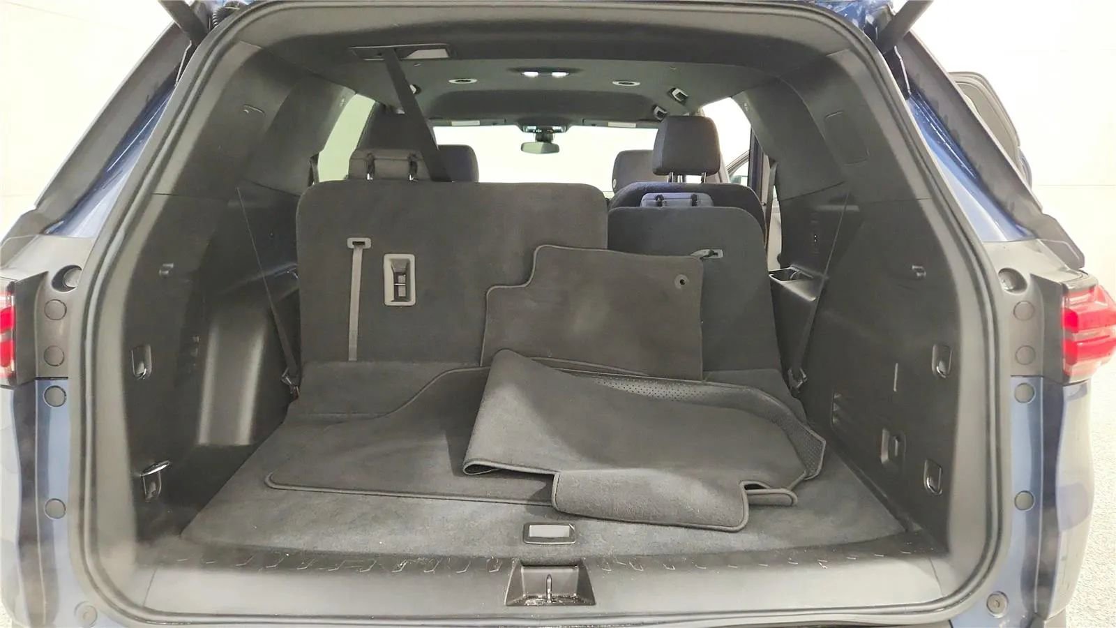 Used 2023 Chevrolet Traverse LT image 19