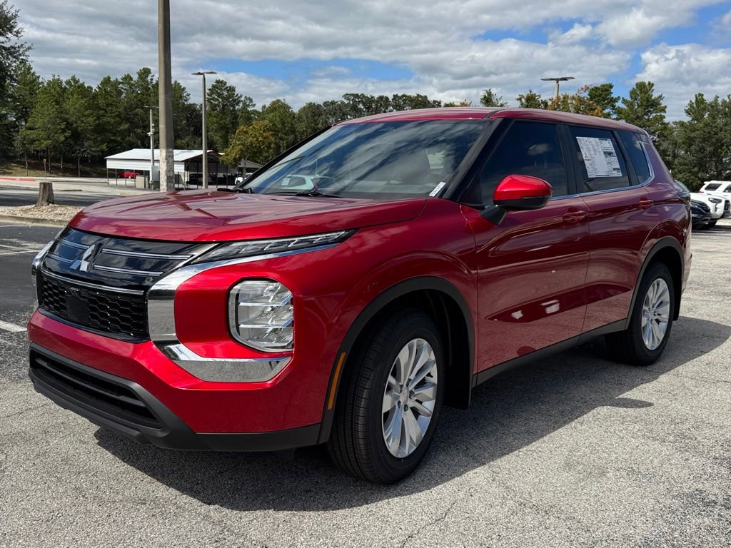 New 2025 Mitsubishi Outlander ES image 3