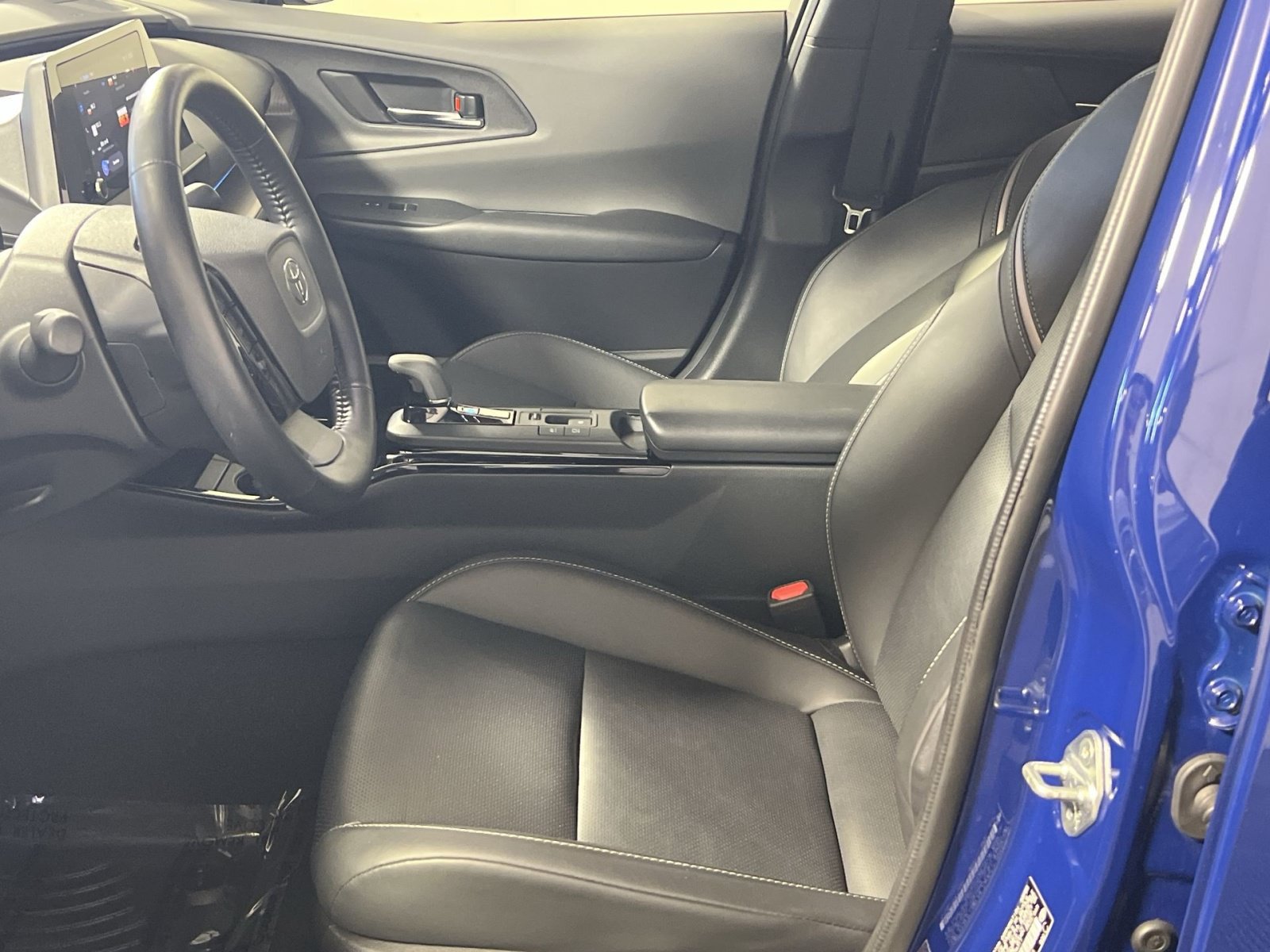 Used 2025 Toyota Prius XLE AWD/4WD image 13