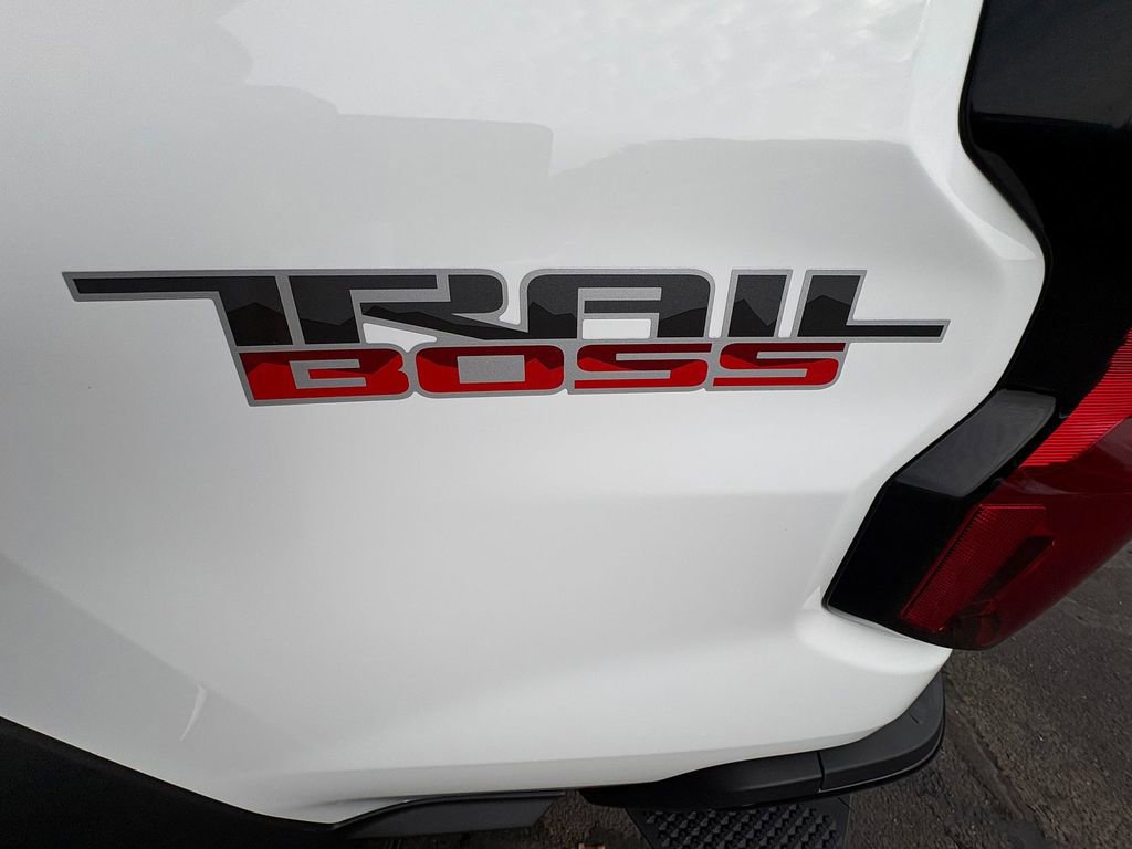 Used 2024 Chevrolet Colorado Trail Boss w/ Advanced Trailering Package image 9