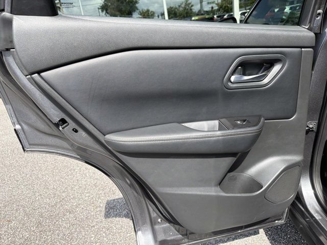 Used 2024 Nissan Rogue SV FWD image 12