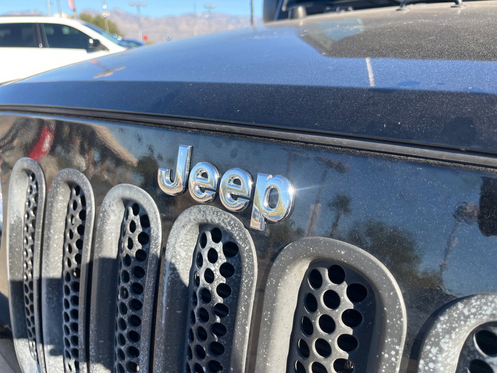 Used 2015 Jeep Wrangler Unlimited Rubicon w/ Connectivity Group image 23