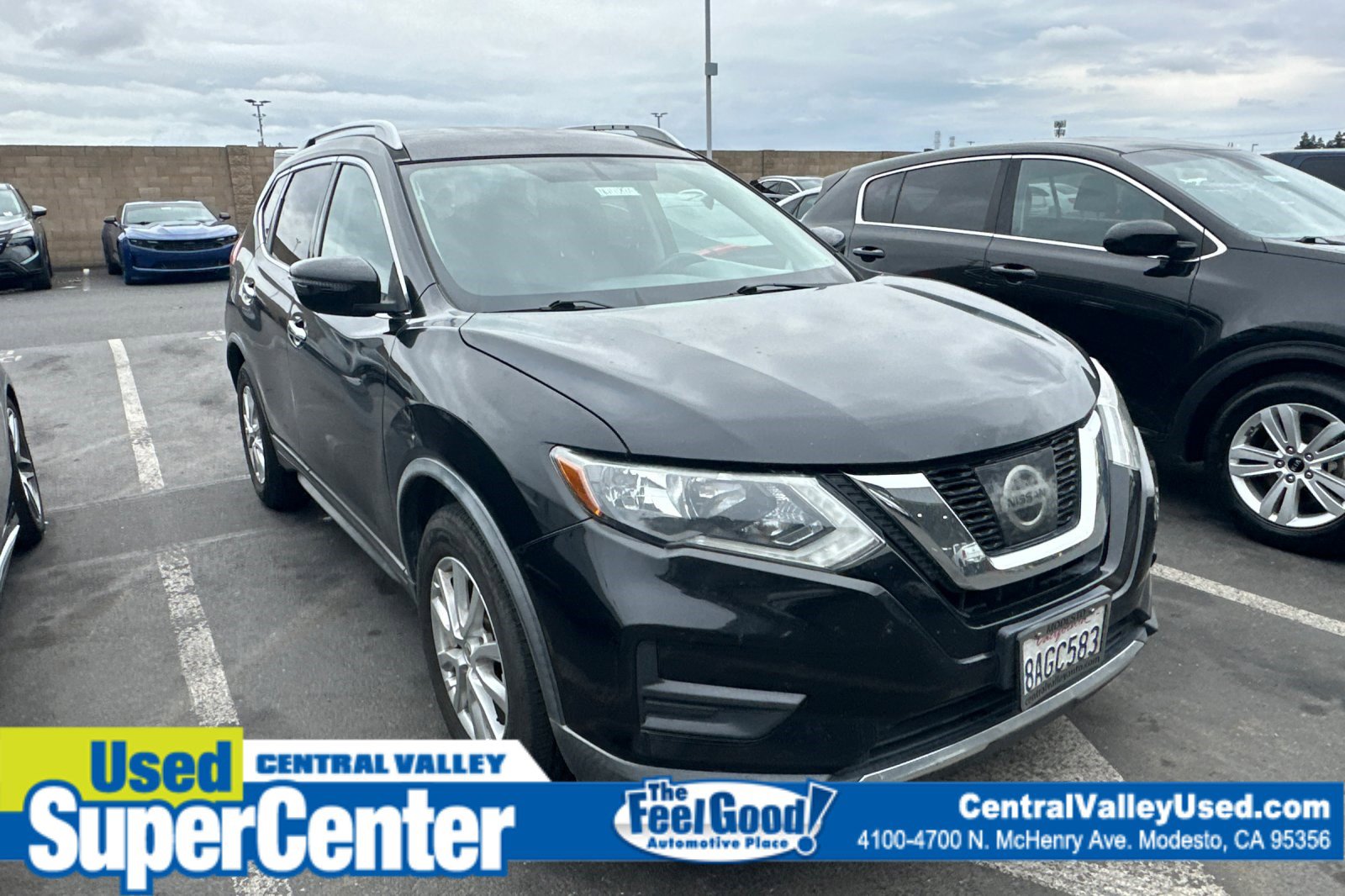 Used 2017 Nissan Rogue SV FWD image 1