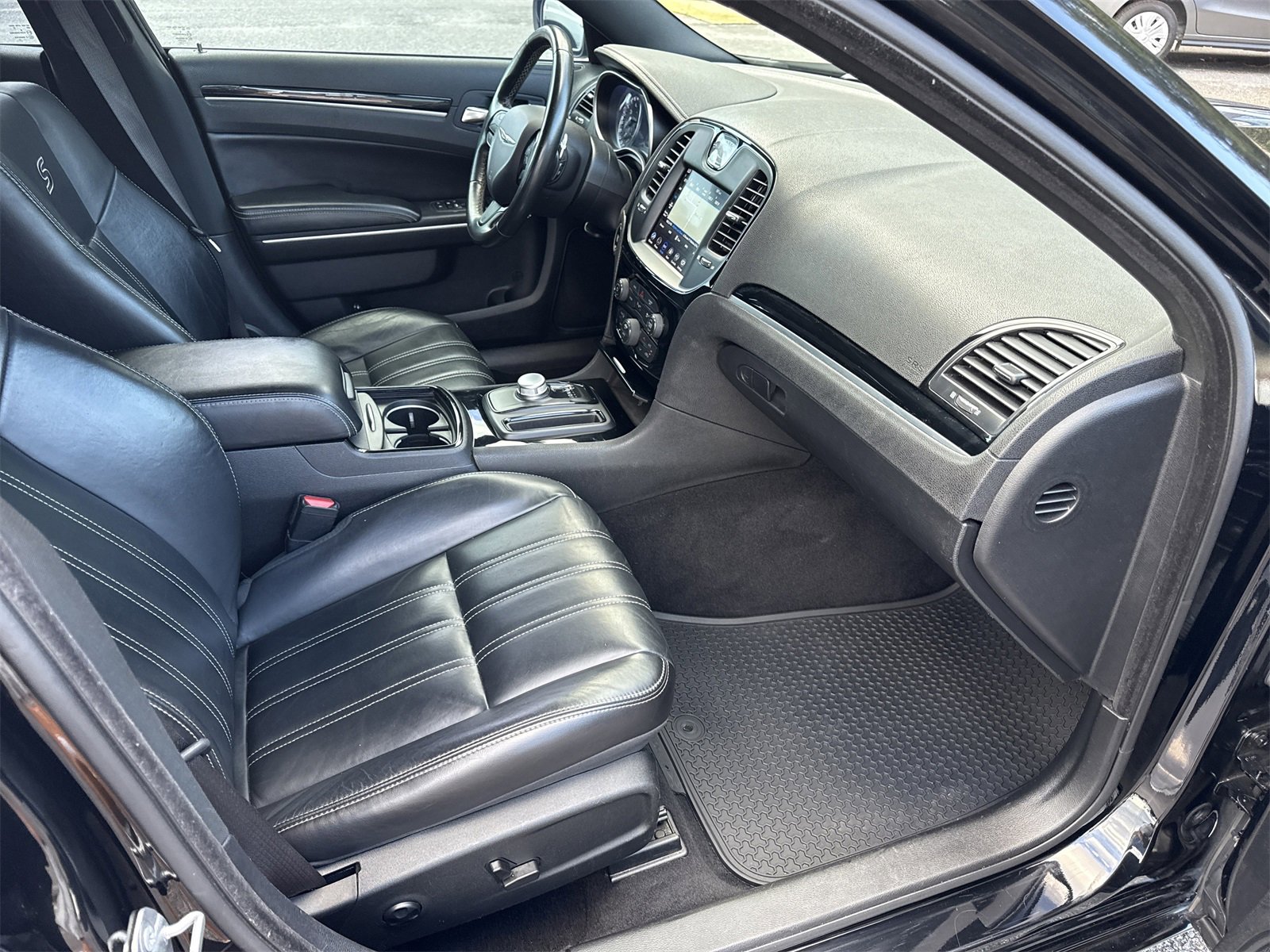 Used 2021 Chrysler 300 S image 31