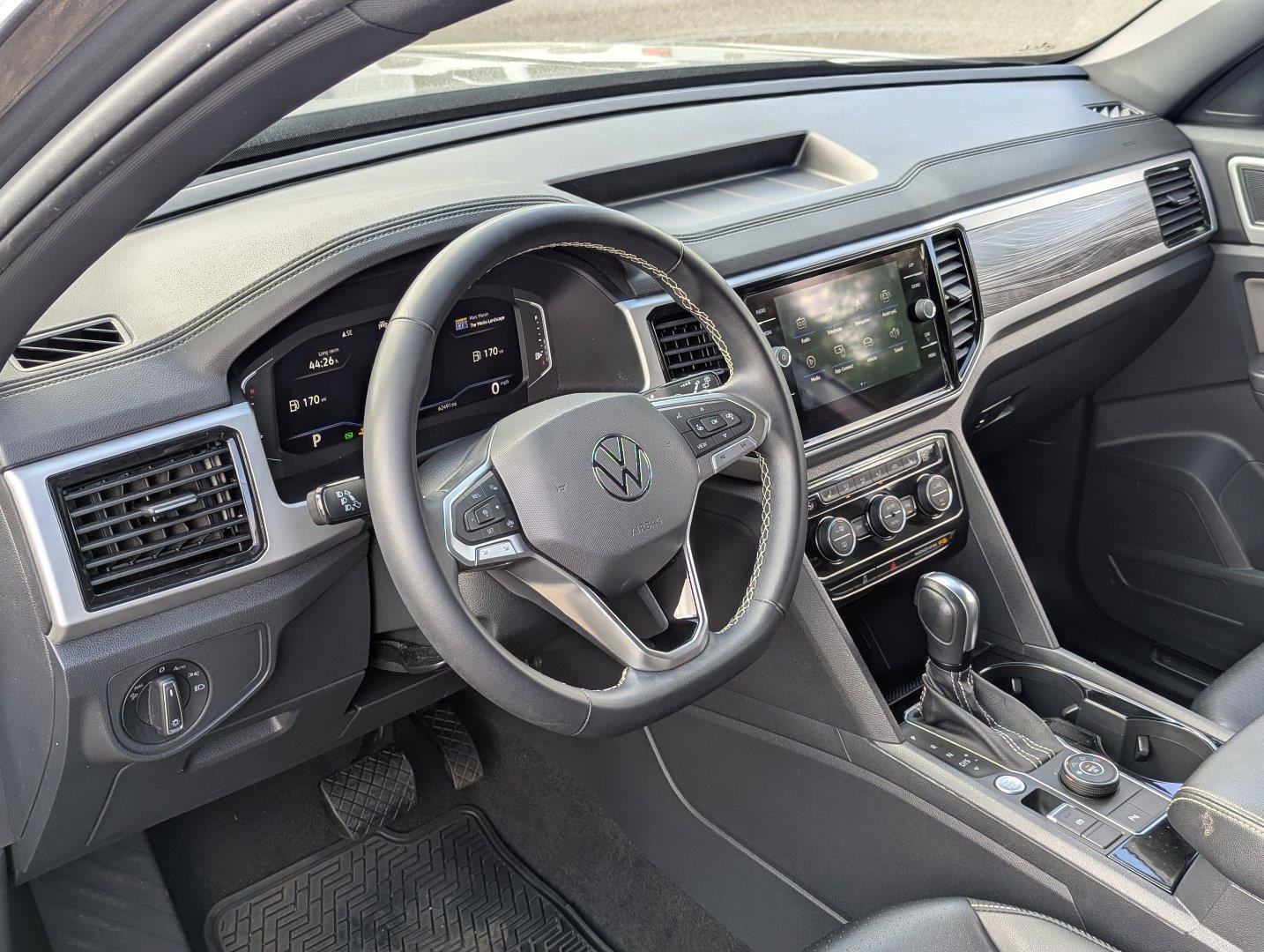 Used 2022 Volkswagen Atlas Cross Sport SE AWD/4WD image 12