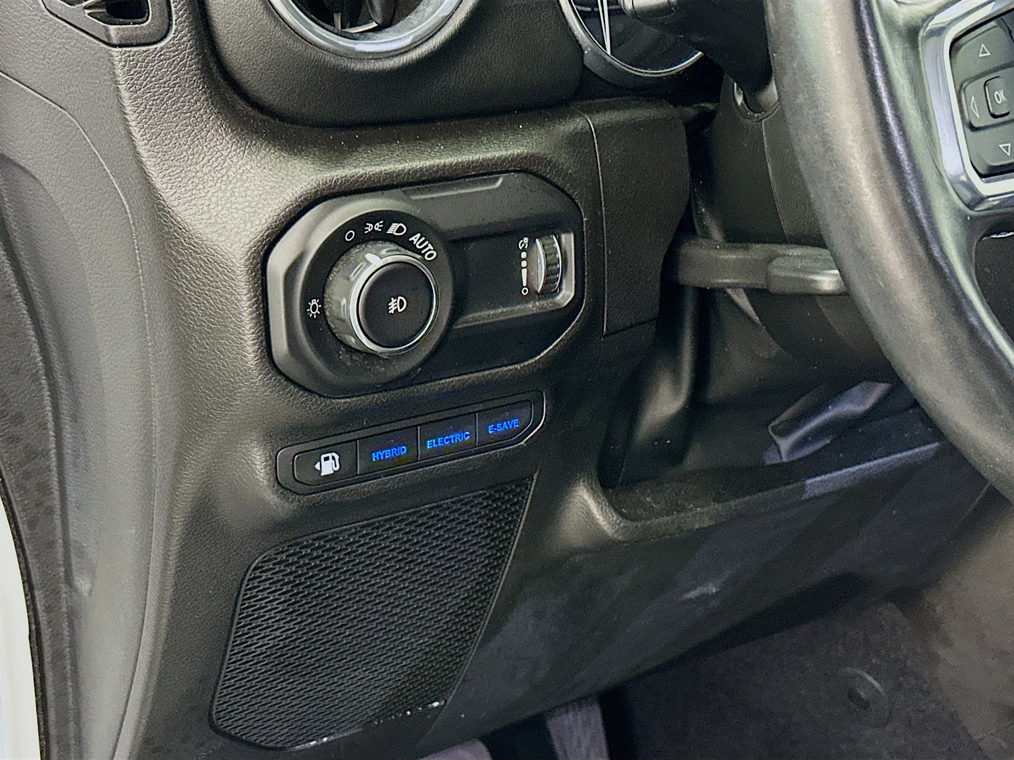 Used 2023 Jeep Wrangler Sahara w/ Cold Weather Group image 17