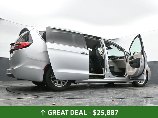Used 2024 Chrysler Pacifica Touring-L image 76