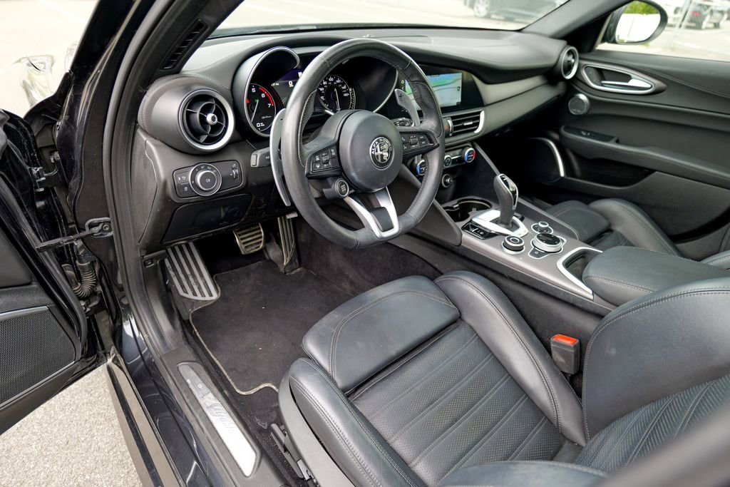 Used 2022 Alfa Romeo Giulia Veloce AWD/4WD image 20