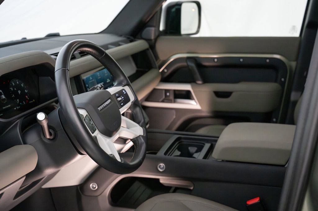 Used 2023 Land Rover Defender 110 SE image 11