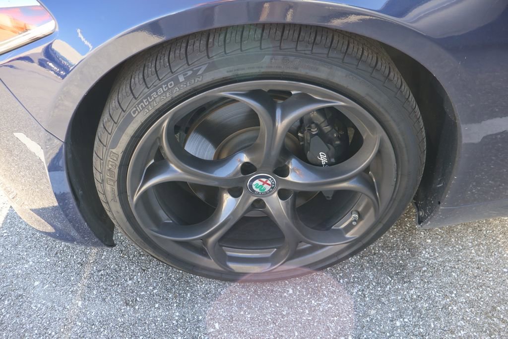 Used 2019 Alfa Romeo Giulia Ti Sport w/ Quick Order Package 22U Sport RWD image 4