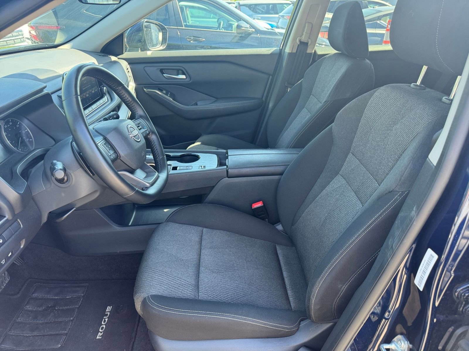 Used 2025 Nissan Rogue SV FWD image 29