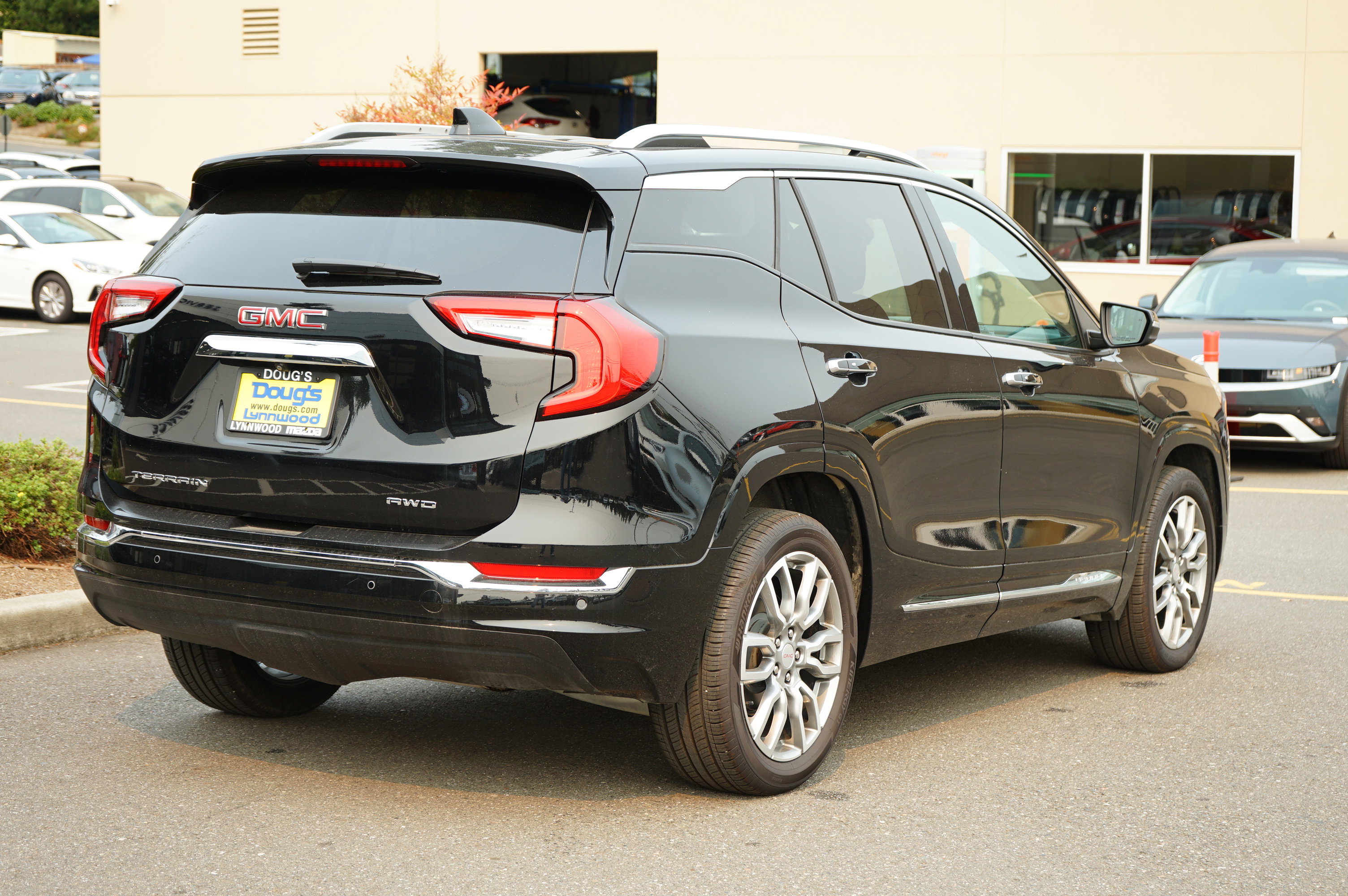 Used 2024 GMC Terrain Denali image 3