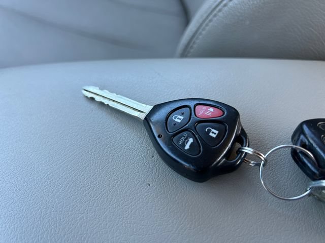 Used 2010 Toyota Camry LE FWD image 28